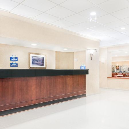 Days Inn & Suites By Wyndham York Exterior photo