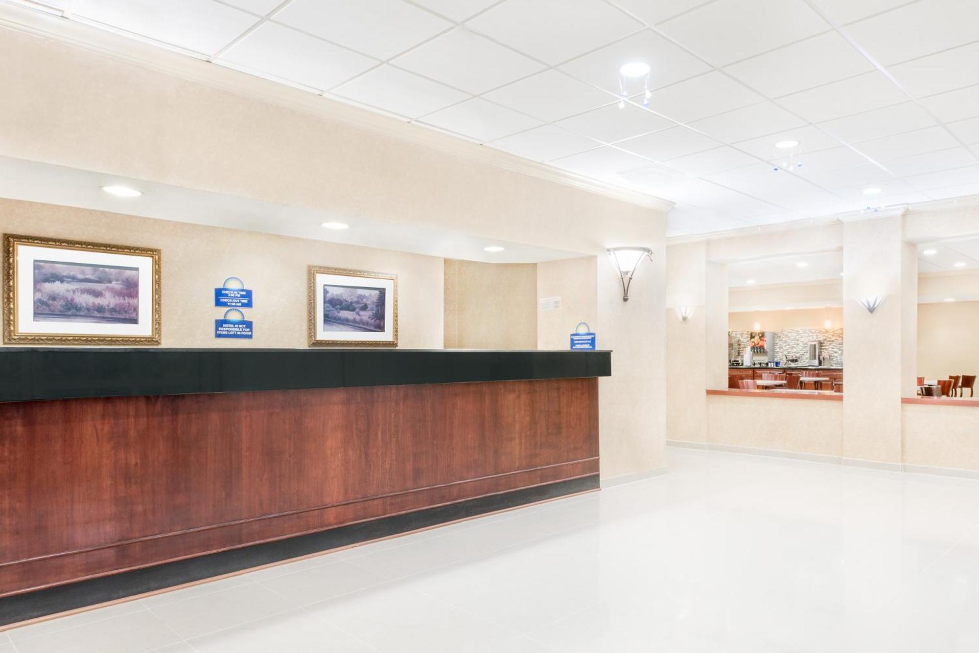 Days Inn & Suites By Wyndham York Exterior photo